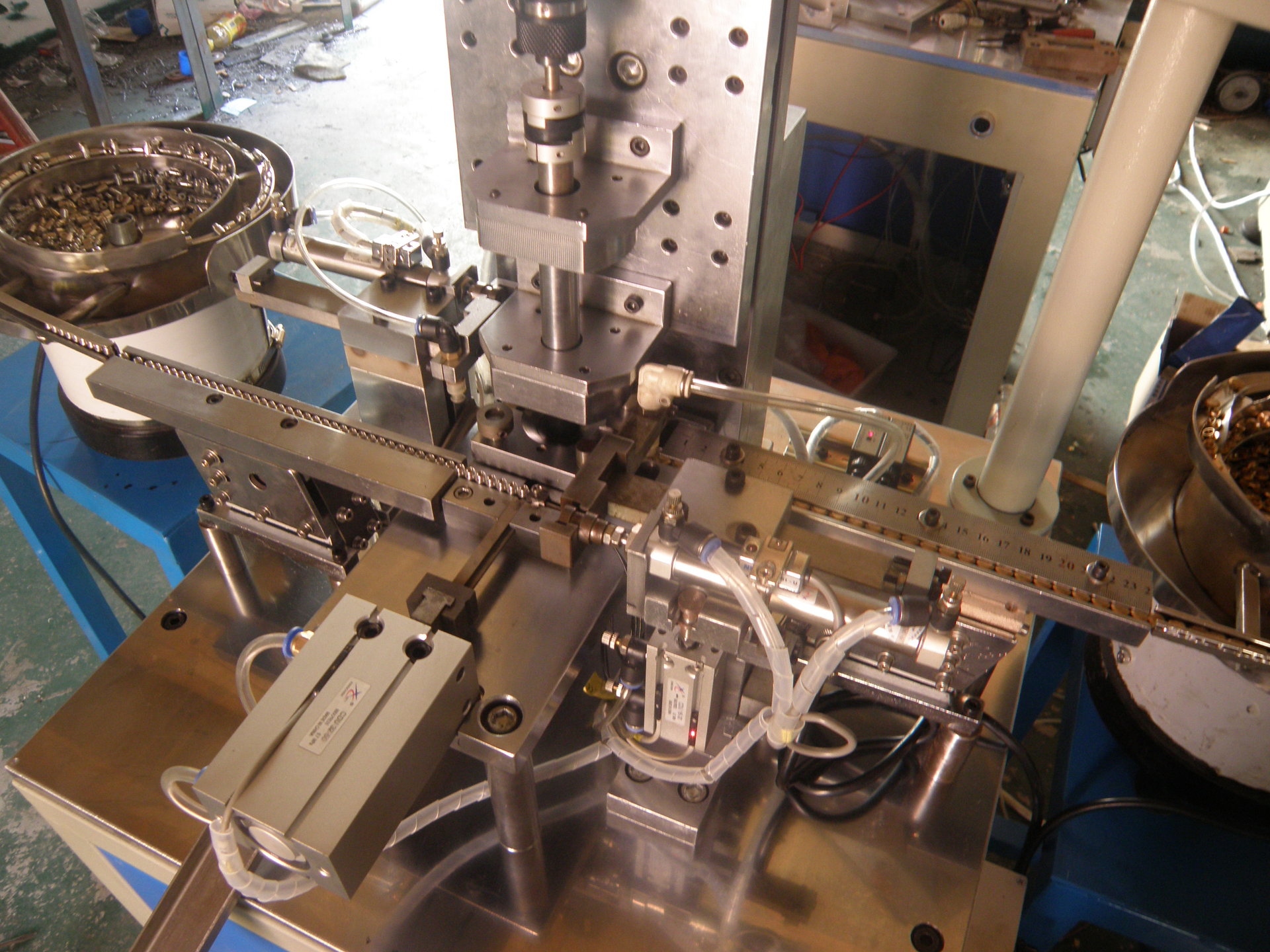 高效自動化解決方案 自動擰螺絲機的價格、廠家及優(yōu)勢解析